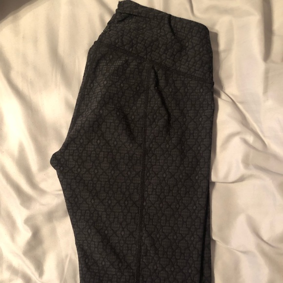 Gray patterned leggings! - Picture 1 of 3
